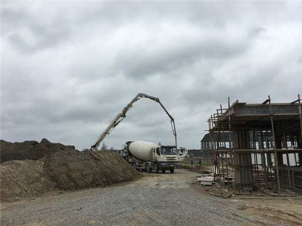 DN150口徑的可承壓16公斤的橡膠避震喉，工況：過水和油