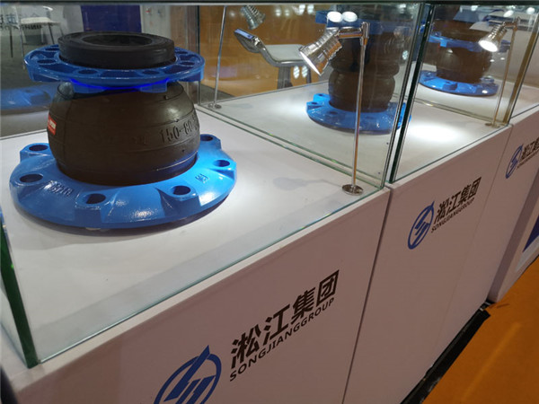 河北"循環水和消防水項目用DN100橡膠軟接頭,剛性套管/柔性套管"